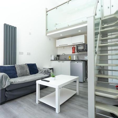 Modern & Stylish Studio In Reading Centreアパートメント エクステリア 写真